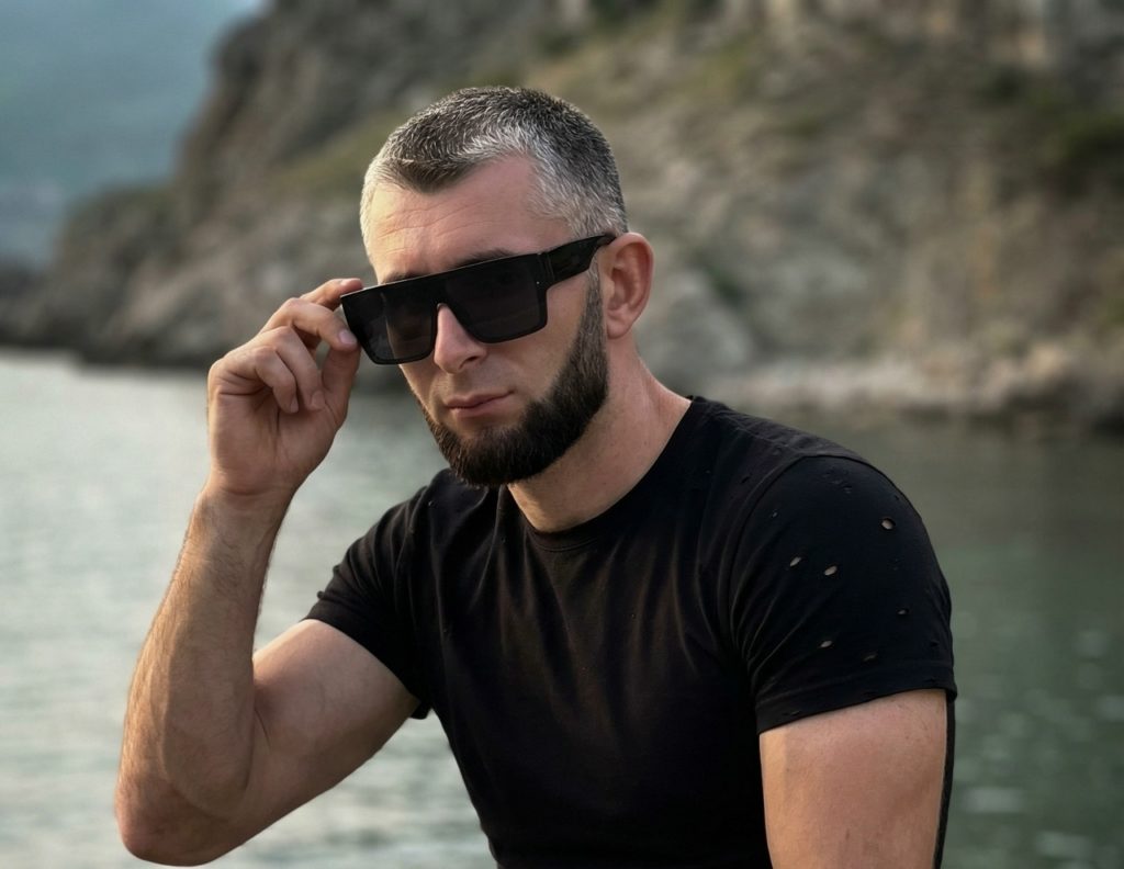 Магомед Курбанов приглашает в романтическое путешествие: премьера сингла «Ты мне нужна». Слушать бесплатно. Магомед Курбанов