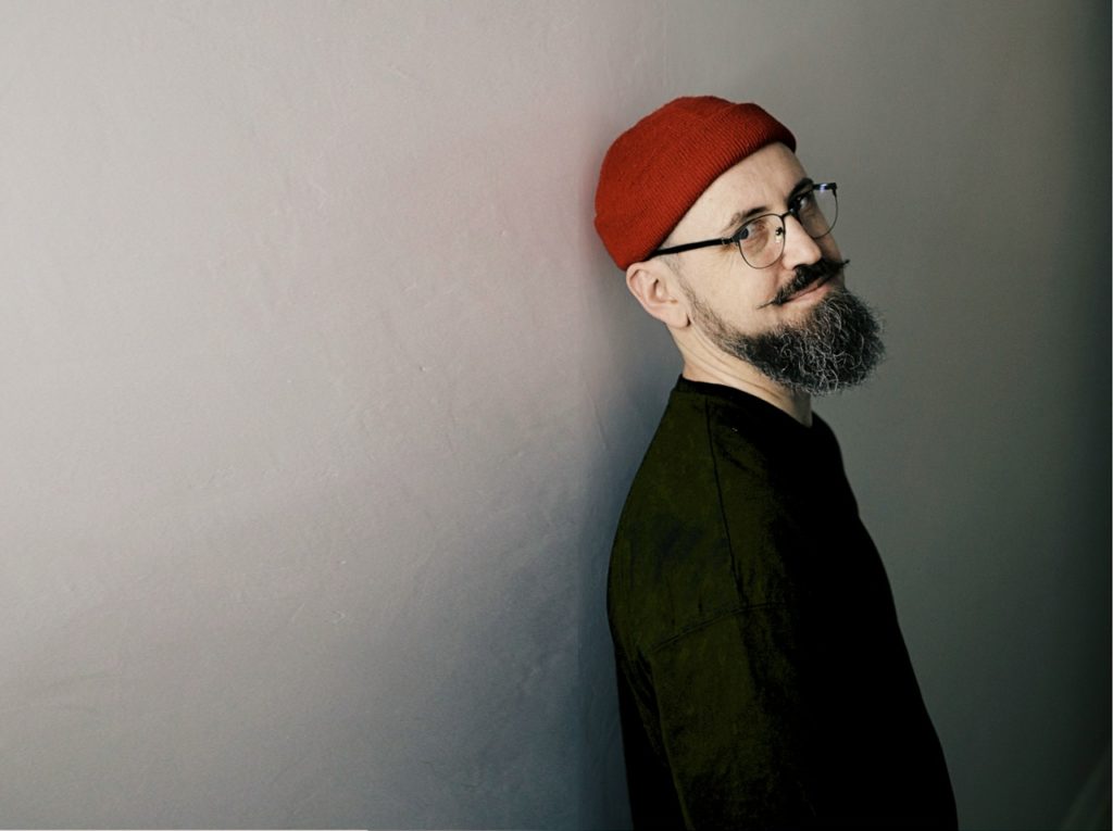 Владимир Вараксин: инди-музыкант из Орла покоряет чарты, радиоэфиры и сердца слушателей. Вараксин
